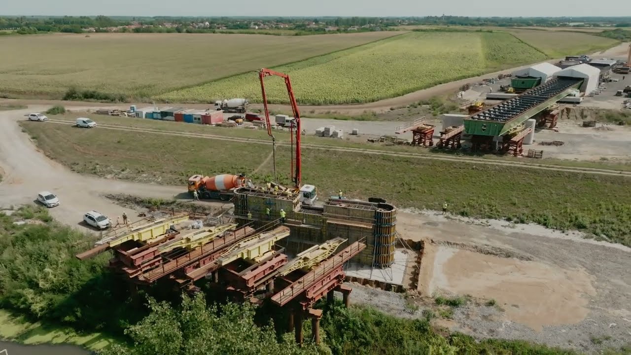 Így kerül a helyére az M49-es Kraszna-hídja