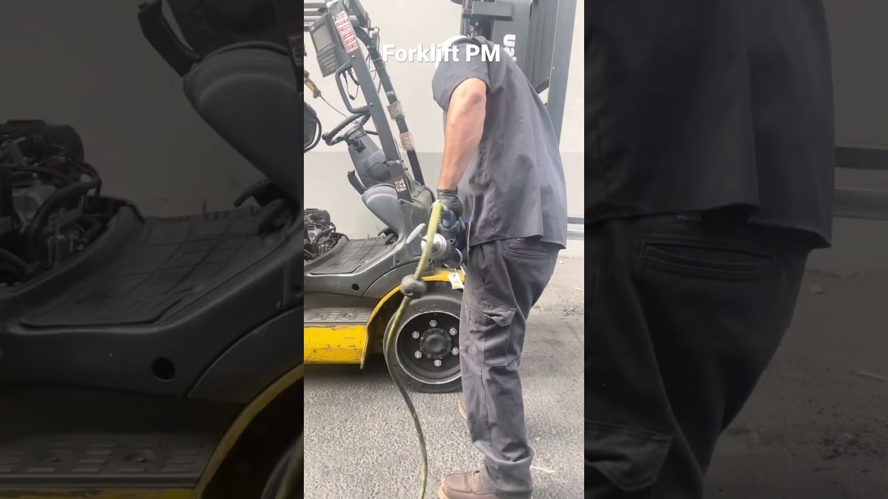 Forklift Mechanic Day In The Life. #shorts #mechanic