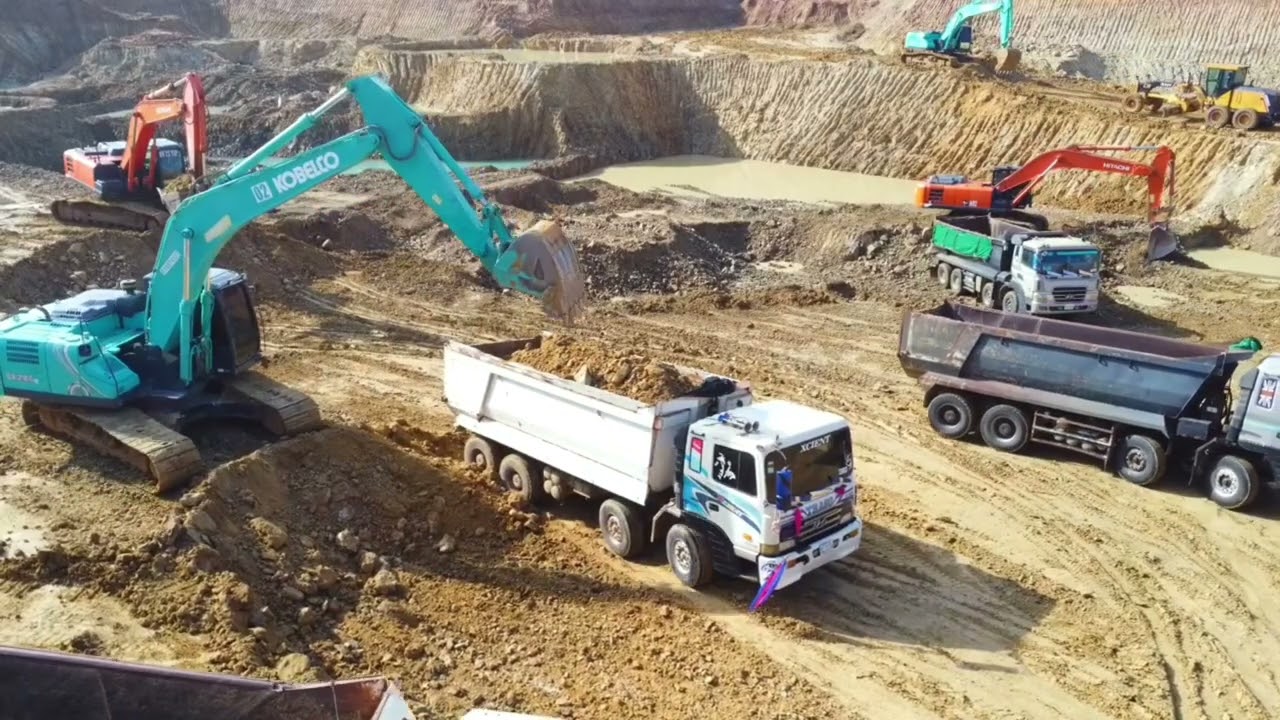 Dump truck 25ton Rise from the heat, but cannot be saved  Hitachi Excavator