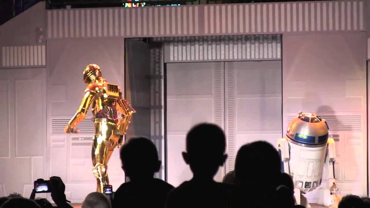 C-3PO Moonwalks and does the robot dance to 