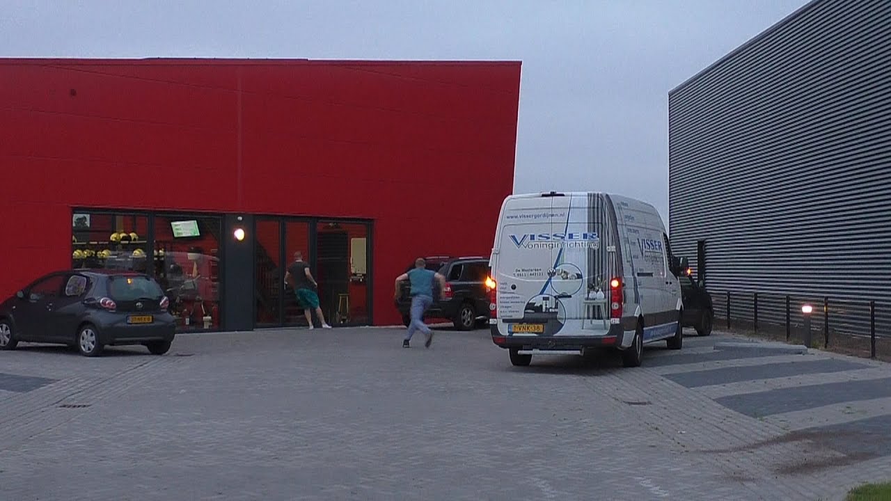 Opkomst & uitruk brandweer De Westereen, TS 02-4332 met spoed naar verkeersongeval Twijzelerheide