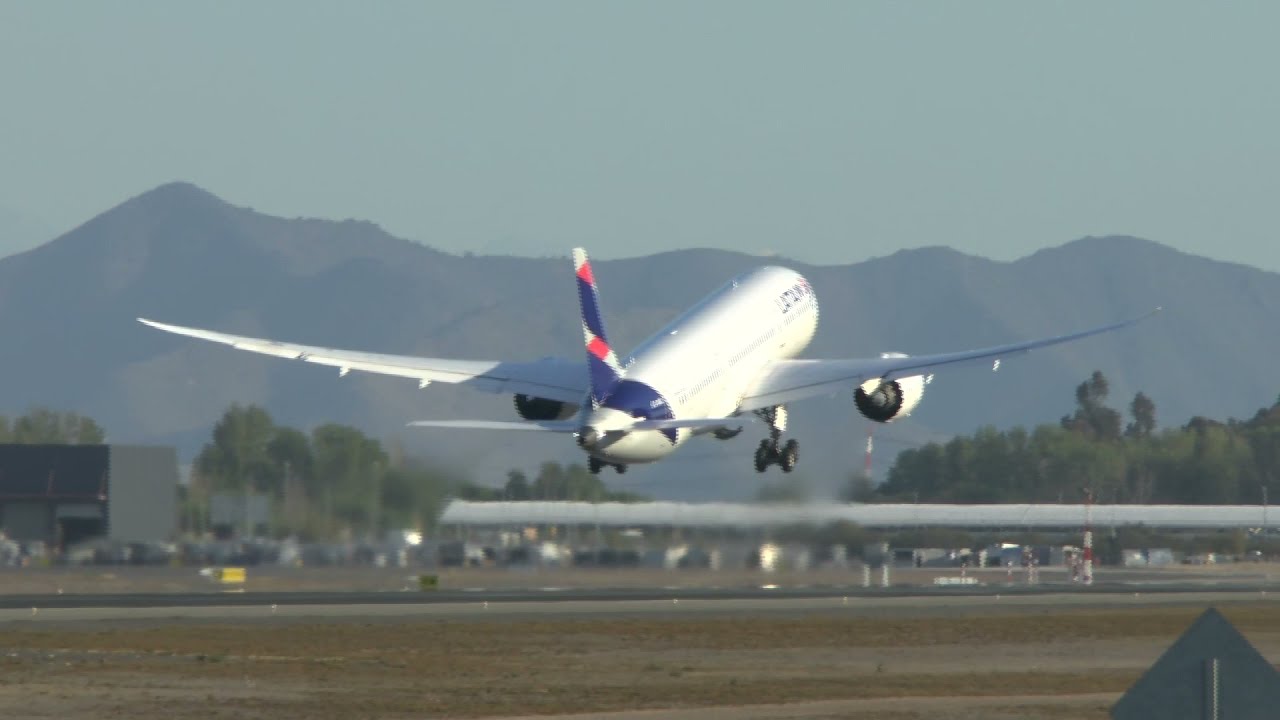 Santiago de Chile Airport Traffic 