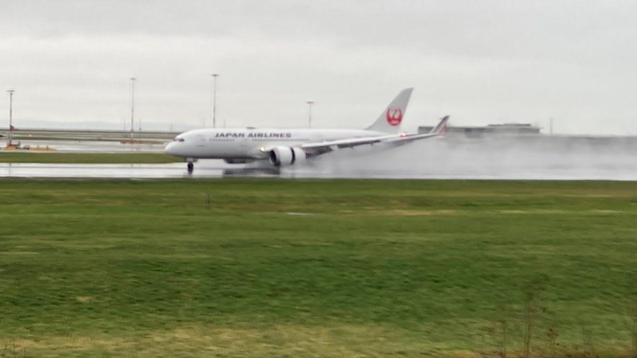 9 Minutes of Plane Spotting