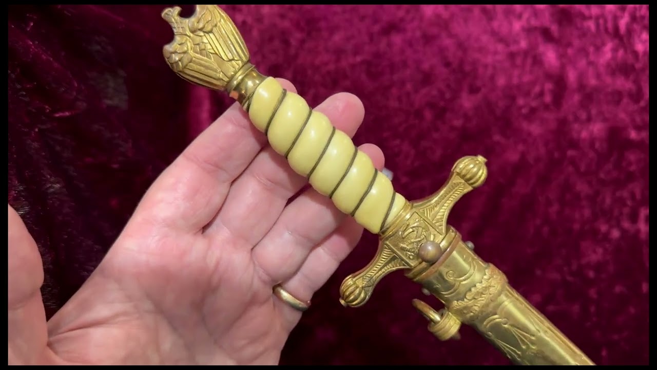 WW2 Kriegsmarine Dagger. #antiquedealer #german #ww2germany #kriegsmarine