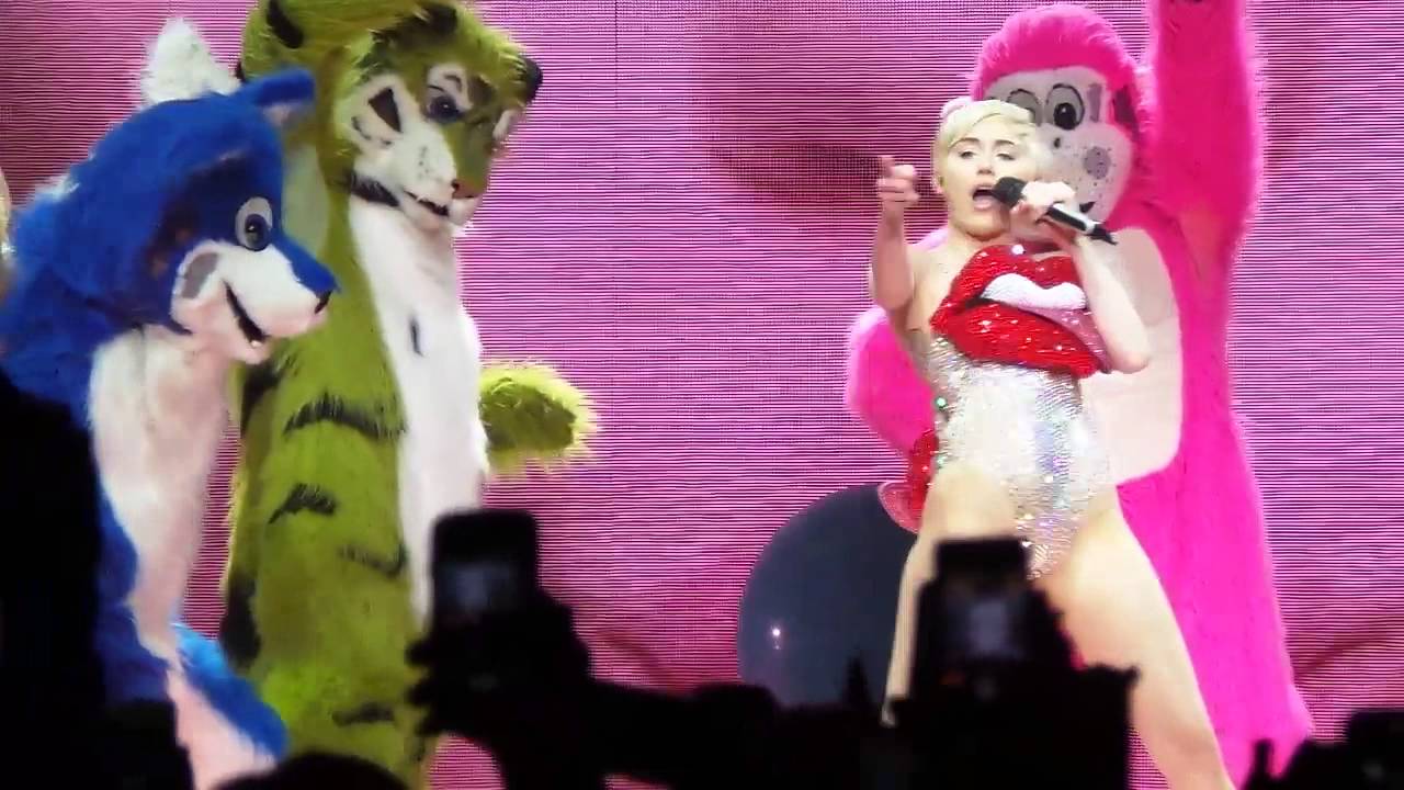 Miley Cyrus - Bangerz Tour - SMS Bangerz (Park&Suites Arena - Montpellier)