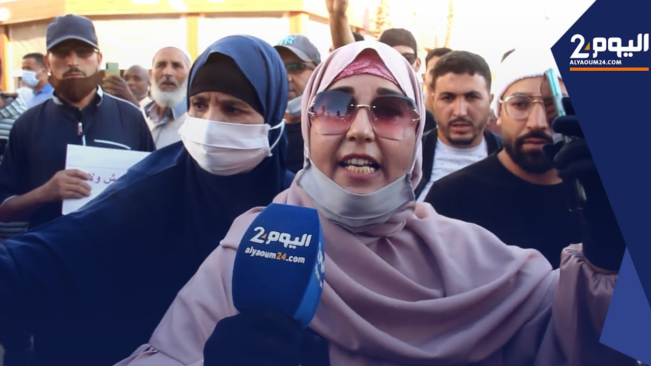 من أكادير .. محتـ.ـجة ضد جواز التلقيح توجه رسالة بالأمازيغية لرئيس الحكومة