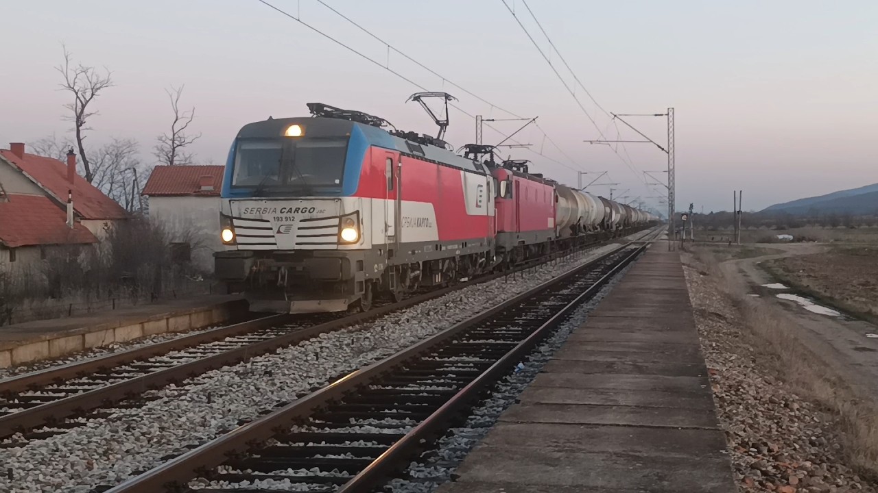 SKG 193-912 & SKG 461-015 ON TANKER CARS CLEARING THE RAILWAY CROSSING IN Nozrina | 01.03.2026.