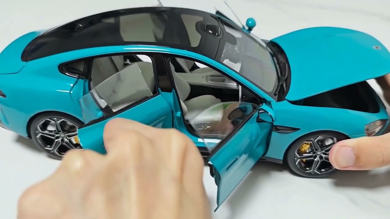 Xiaomi SU7 car model display