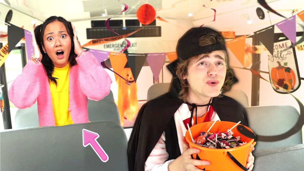 Ellie Sparkles' SPOOKY Ghost Scare! | The Ellie Sparkles Show