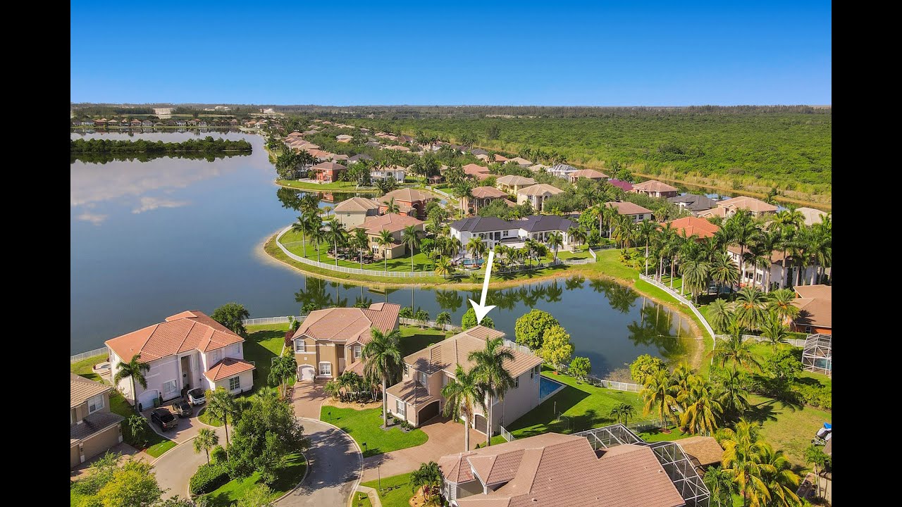 Miramar, FL HOUSE FOR SALE!!(SUNSET LAKES)  LAKE HOME! GATED COMMUNITY