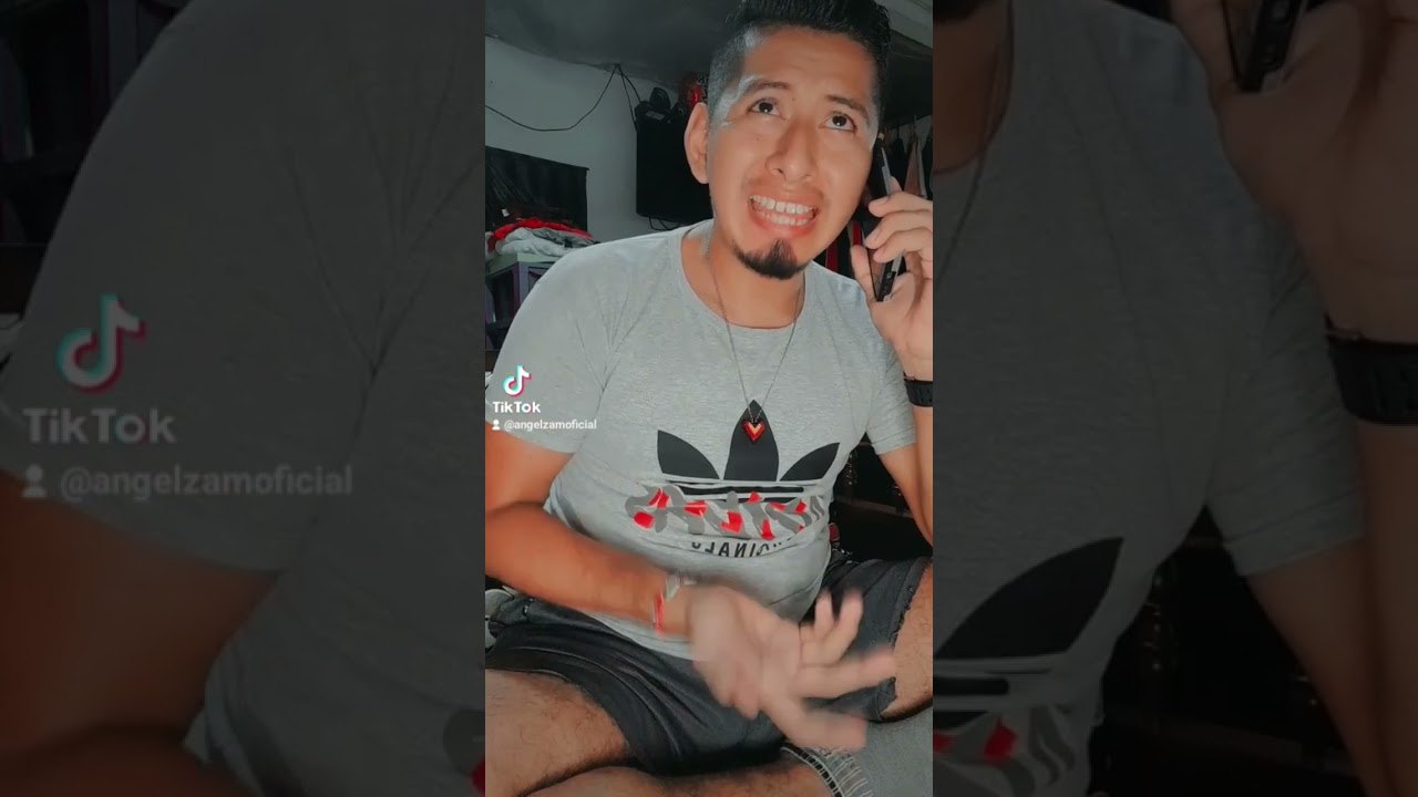 Pidiendo canciones en la radio. #SinJeansAlMedioDia #humor