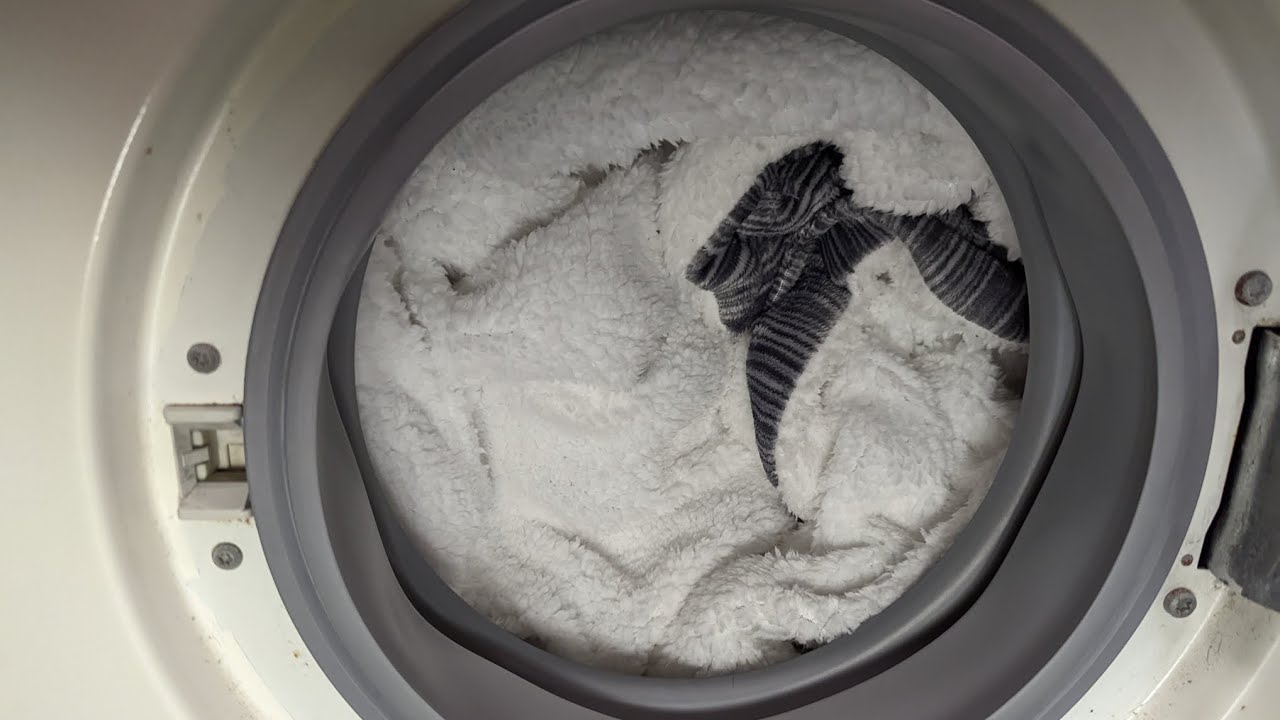 Bosch WFF2000 - Heavy Blanket Wash Slight Fail (Bangs)