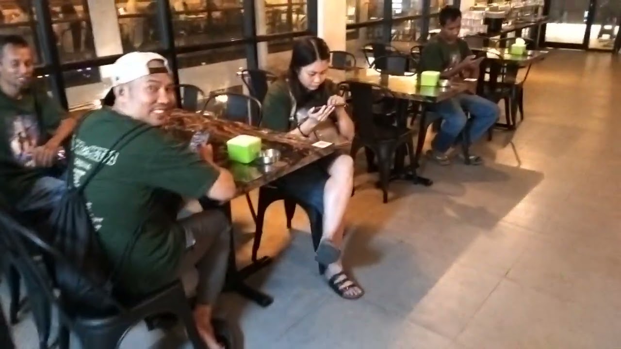 Buka puasa bersama bos dan teman kerja di daun cope di jalan rajawali makasar 