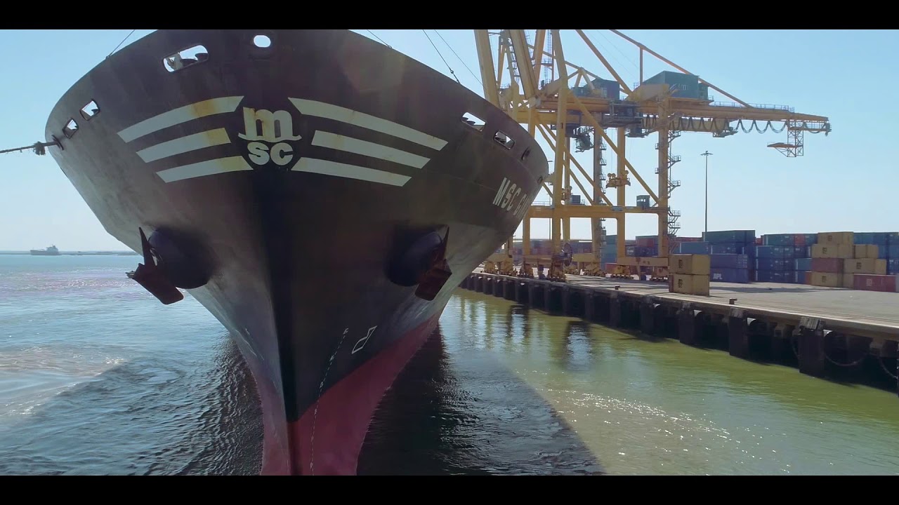First Panamax Container Vessel Calls the Port of Beira