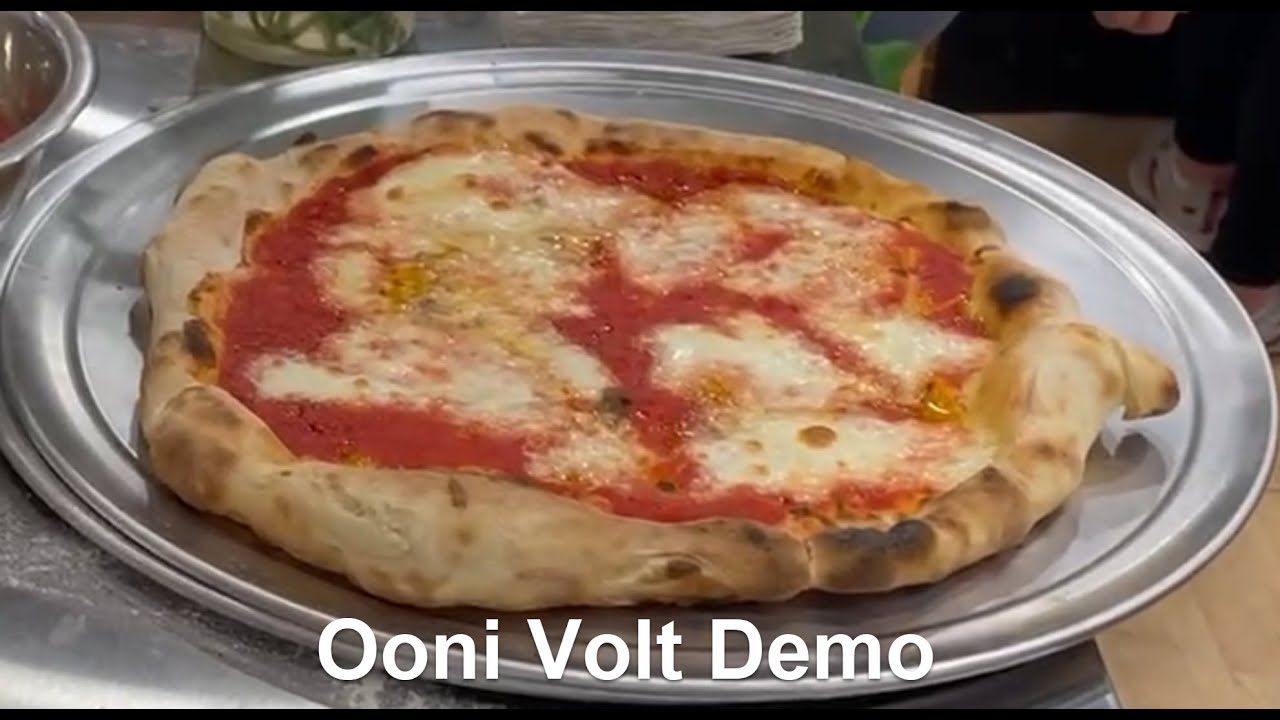 Ooni Volt Pizza Demo From Start to Finish with an Ooni Volt with Hector at Pizza Expo