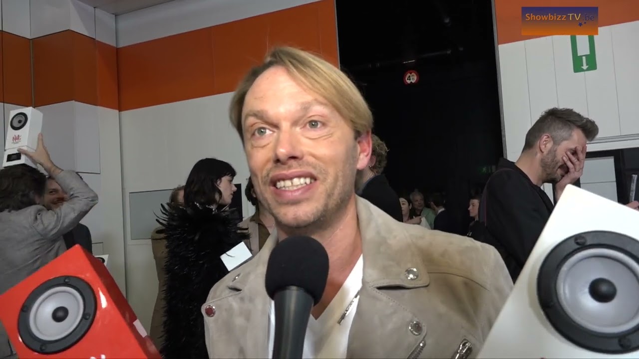 Regi bij de MIA's tegen onze reporter: 