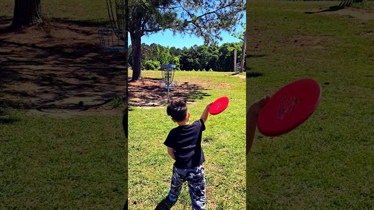 4 year old disc golfing 🔥 #discgolf #discgolfeveryday #jomezpro #shorts