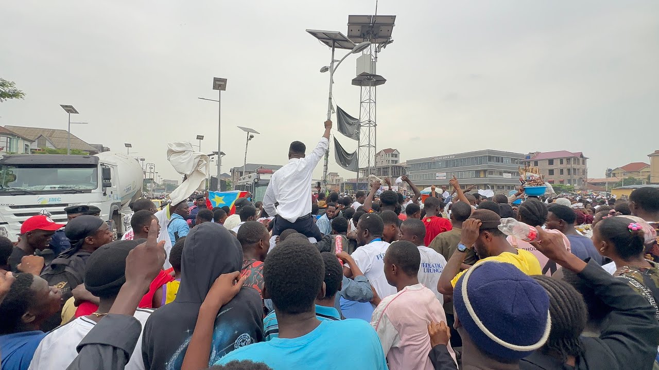 Urgent à Kinshasa: la foule réclame la liberté de Constant Mutamba sous haute surveillance policière