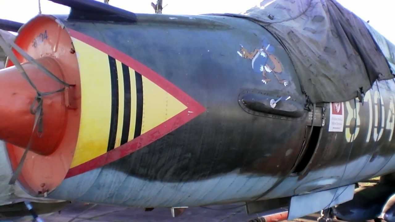 Su-22M4 walkaround - stencils - movie
