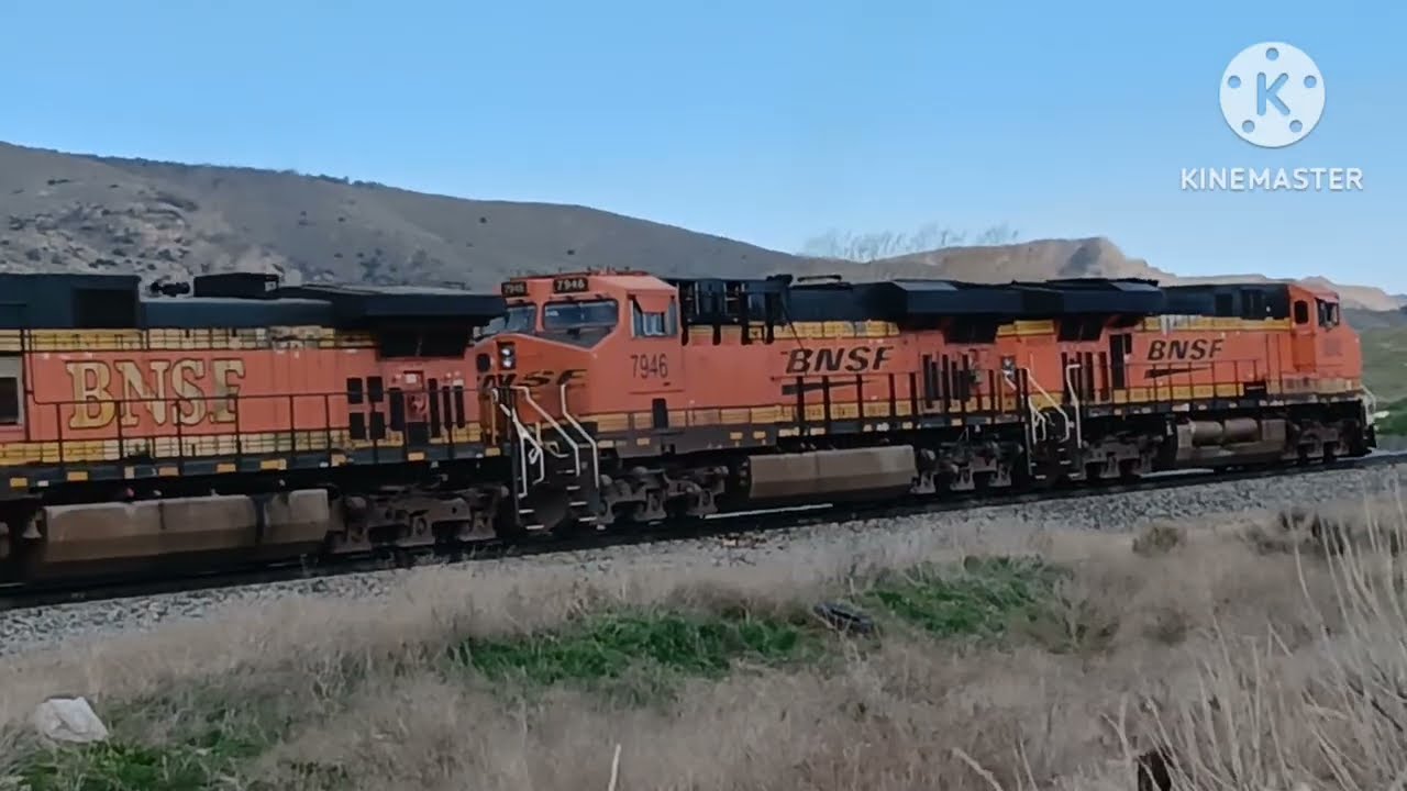 Bnsf 6042 pulling a grain train down the mainline in tehachapi california