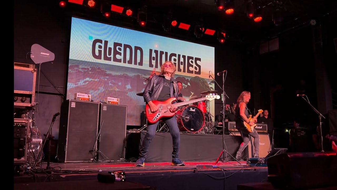 Mistreated (Ritchie Blackmore/David Coverdale/Deep Purple) - Glenn Hughes