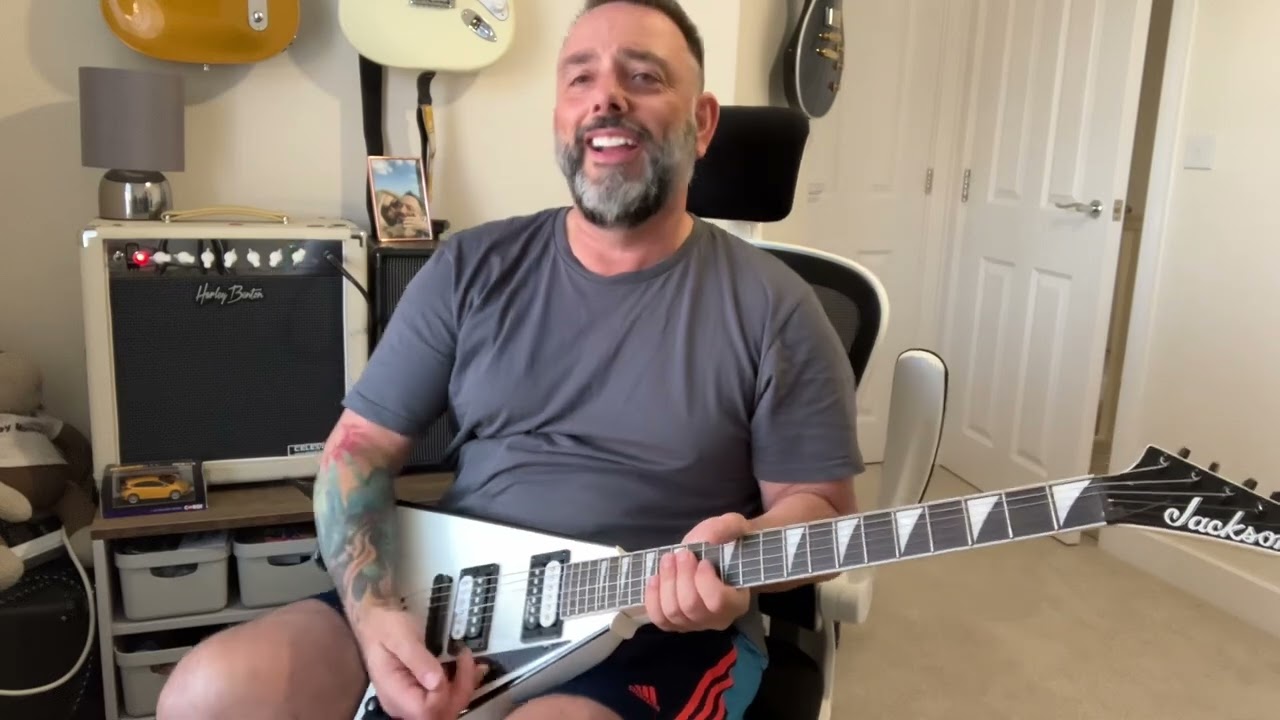 Jackson JS32T Rhoads, oh boy this is such much fun! The neck 🥰. The pickups 🥰