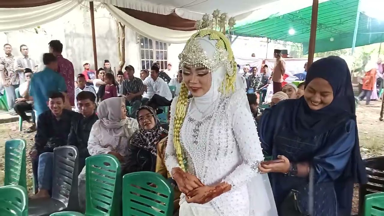 Selamat menempuh hidup baru buat adik kami roysetiawan semoga langgeng sampai kakek/nenek😁