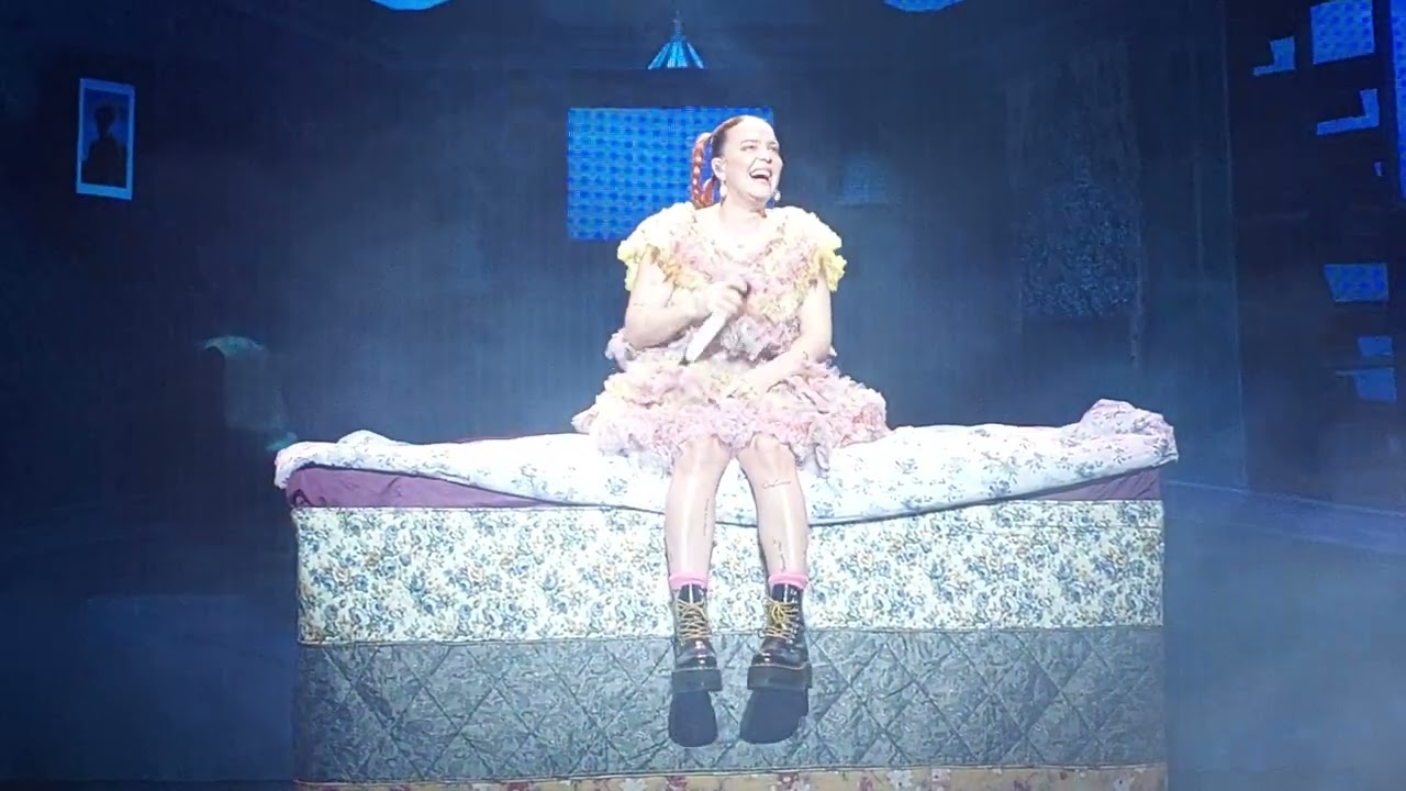 Anne Marie - The Unhealthy Club Tour LIVE in Singapore (30 September 2024)