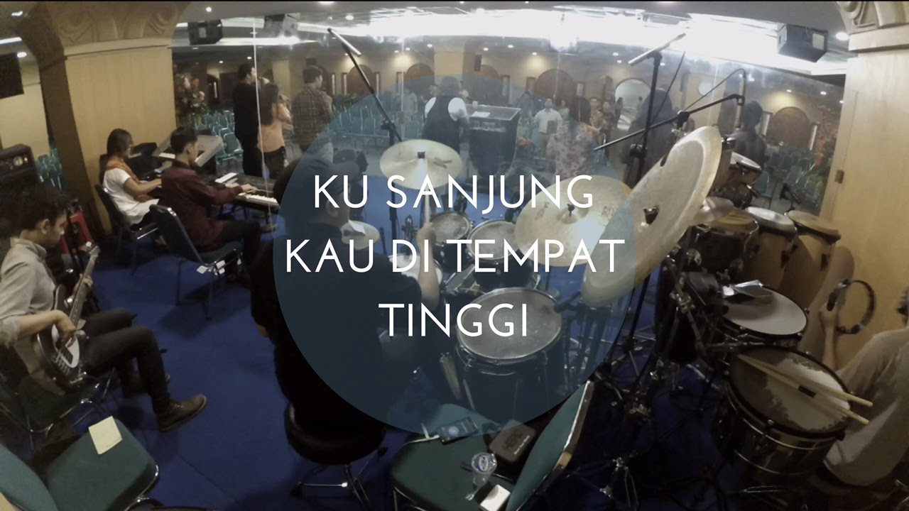 Eka Daniel - Ku Sanjung Kau di Tempat Tinggi @ AOC United
