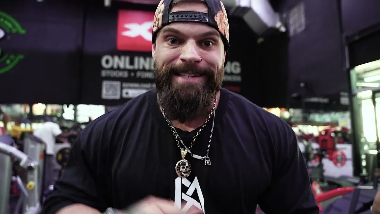 MIKE SOMMERFELD IS IN BINOUS THE BIGGEST GYM IN DUBAI!