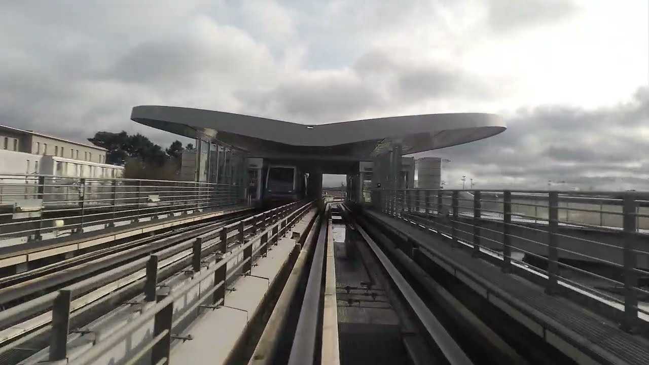 Métro de Rennes Ligne A Siemens VAL 208 AG N°11 entre J.F Kennedy et La Poterie