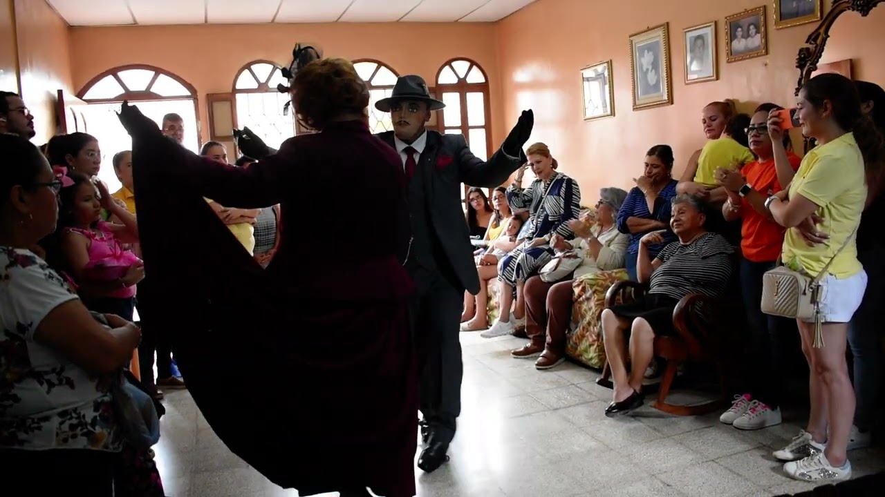 Pieza: El Gigante. Negra: Jairo Gutiérrez. Viejo: Martin Valle.