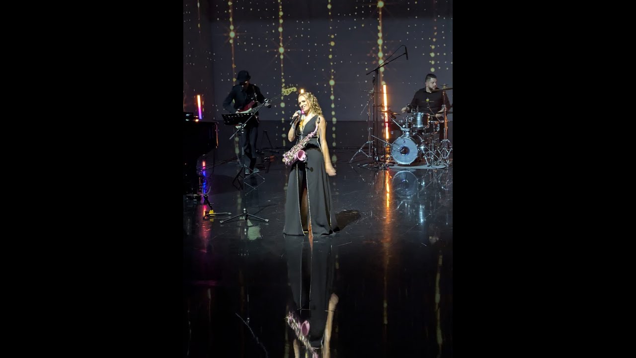 KERRIE STIRLING SINGER/SAXOPHONIST (TODA BIG BAND LIVE SHOW)