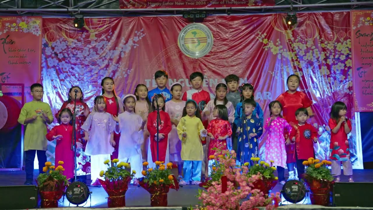 Trống Cơm - Việt Kid Club - chào năm mới Bính Ngọ