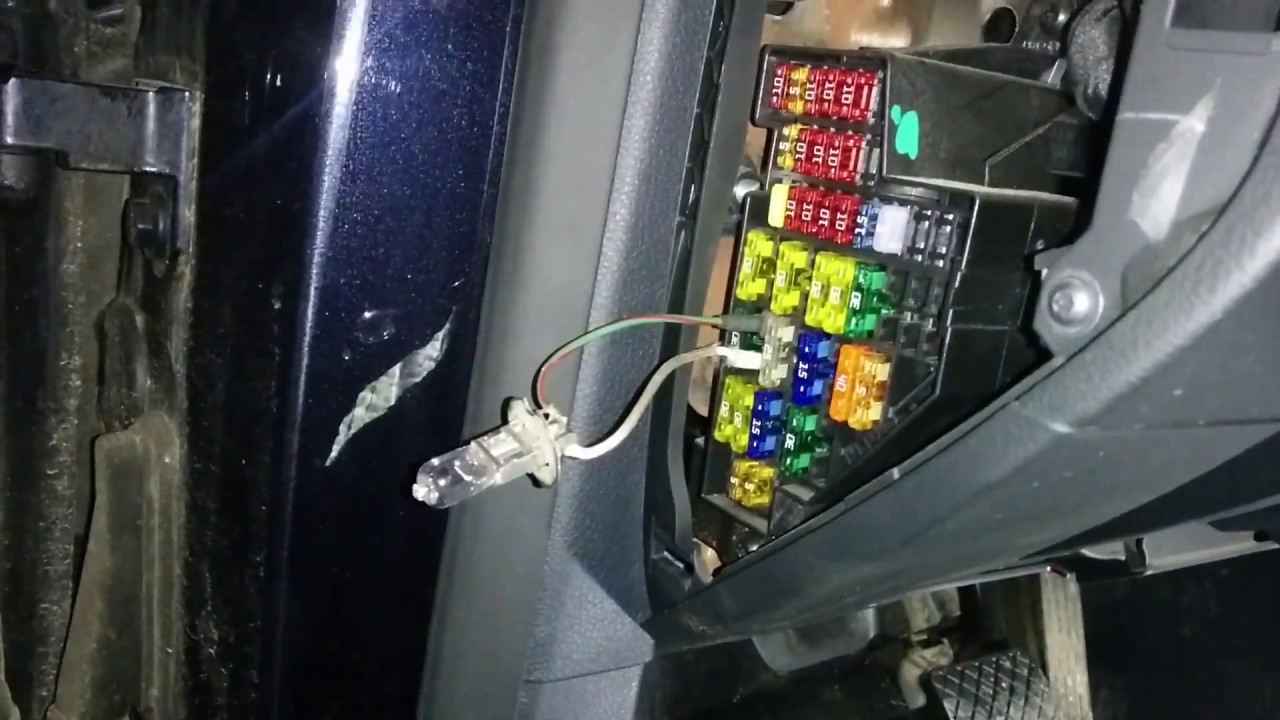 VW Passat MY2011 windscreen washer pump relay and fuse