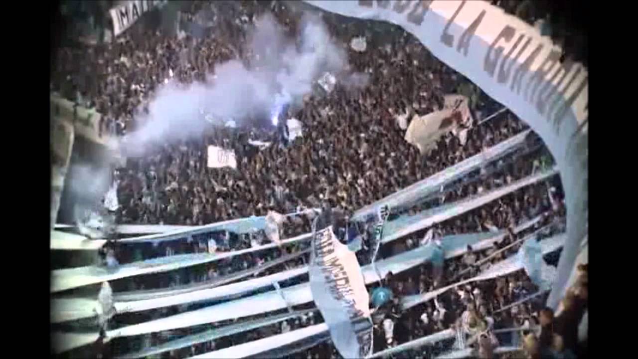 American Football fans vs Soccer Football (Futbol)