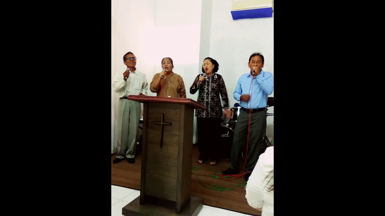 Gultom Family n Pangaribuan Family singing at GBI ENDE