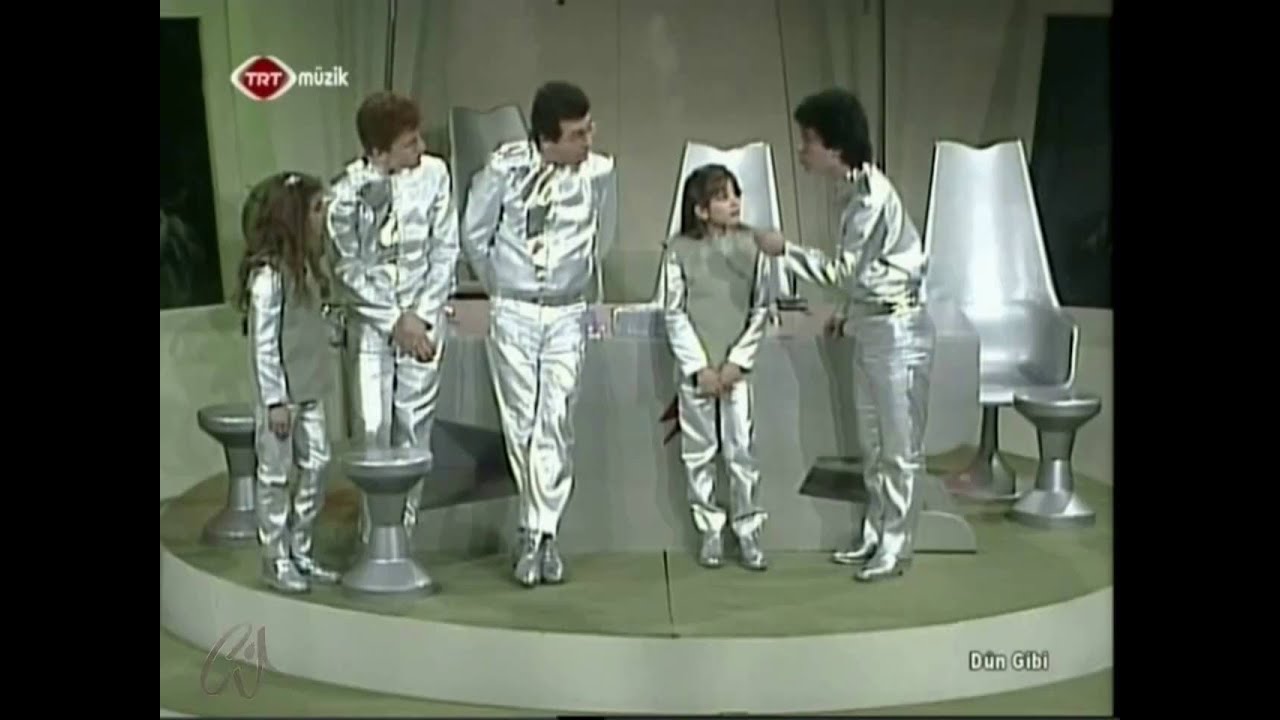 Kayahan - Bir Aslan Miyav Dedi (TRT Cumartesiden Cumartesiye / 1985)