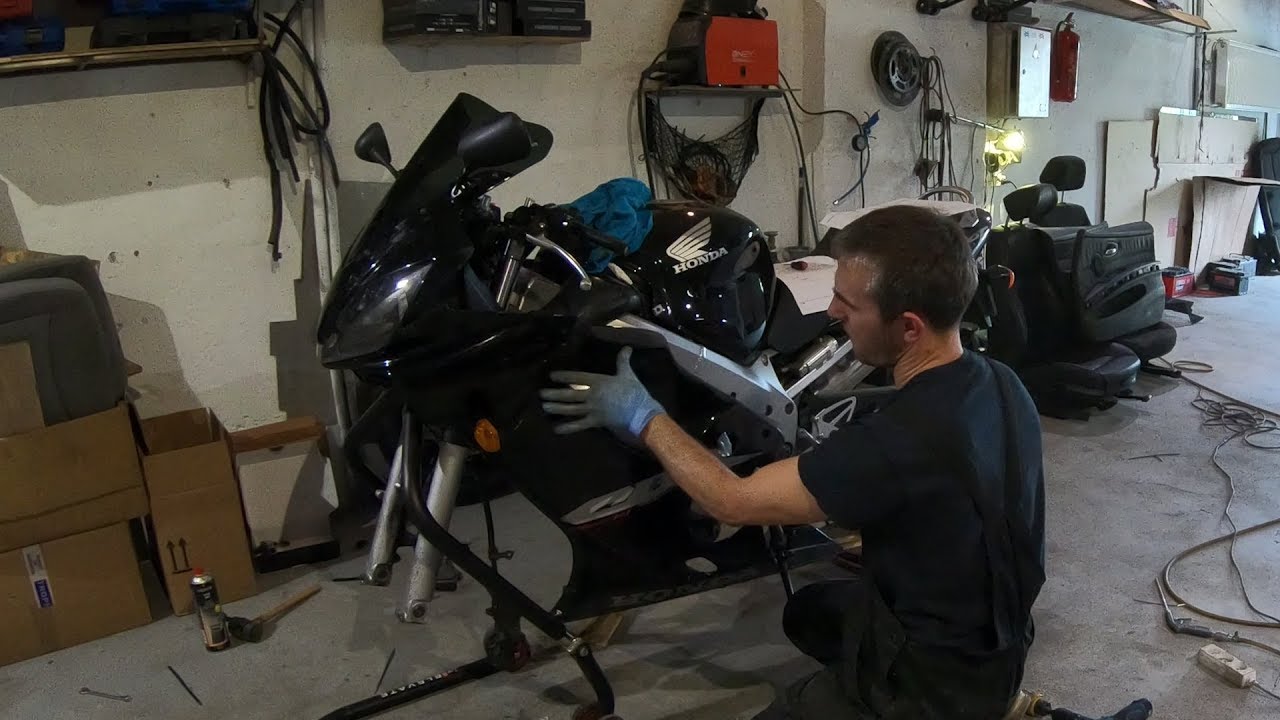 Dirbtuviu Kronikos - Honda CBR600F4i Stabdziai, slaideriu montavimas ir kt.