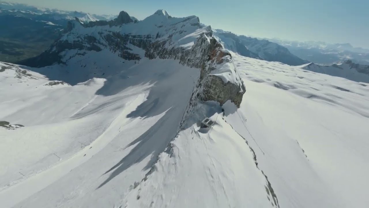 Glacier 3000 - Skiing at 3'000