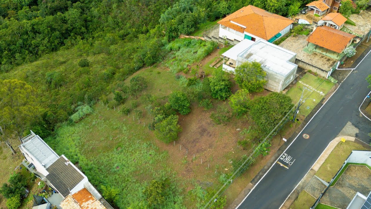Oportunidade no Jardim Botânico!! Lote regularizado com vista linda! 