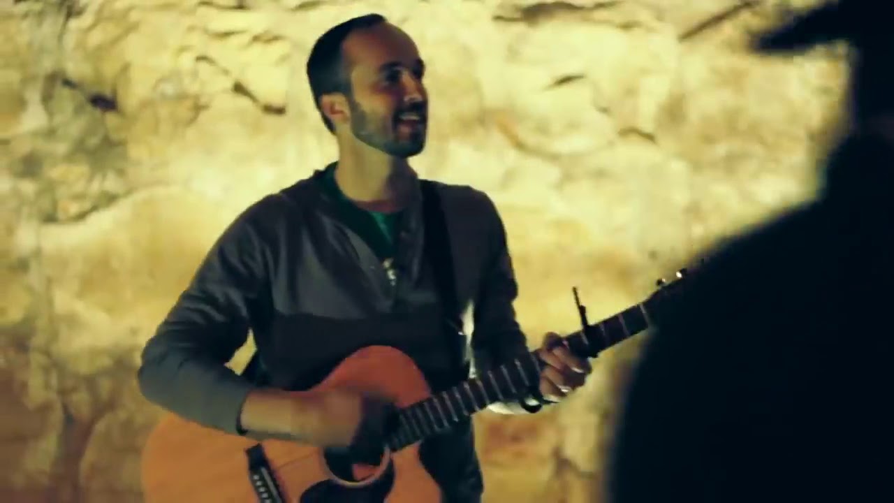 Combien Dieu est grand / How Great is our God en hébreu:  Gadol Elohai  par Joshua Aaron