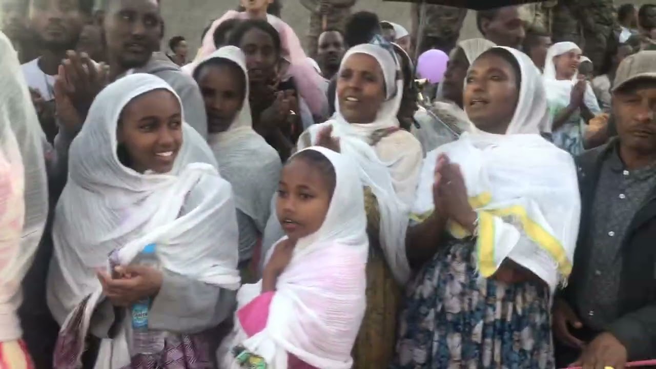 ሁሉም በስራ ላይ ሁሉም በምስጋና ሁሉም በዝማሬ