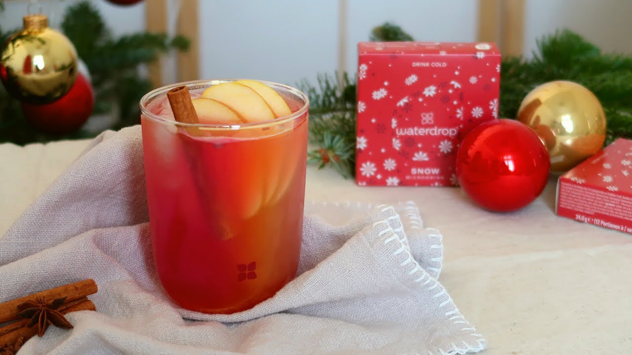 SNOW Christmas Mocktail Recipe & Giveaway | waterdrop®