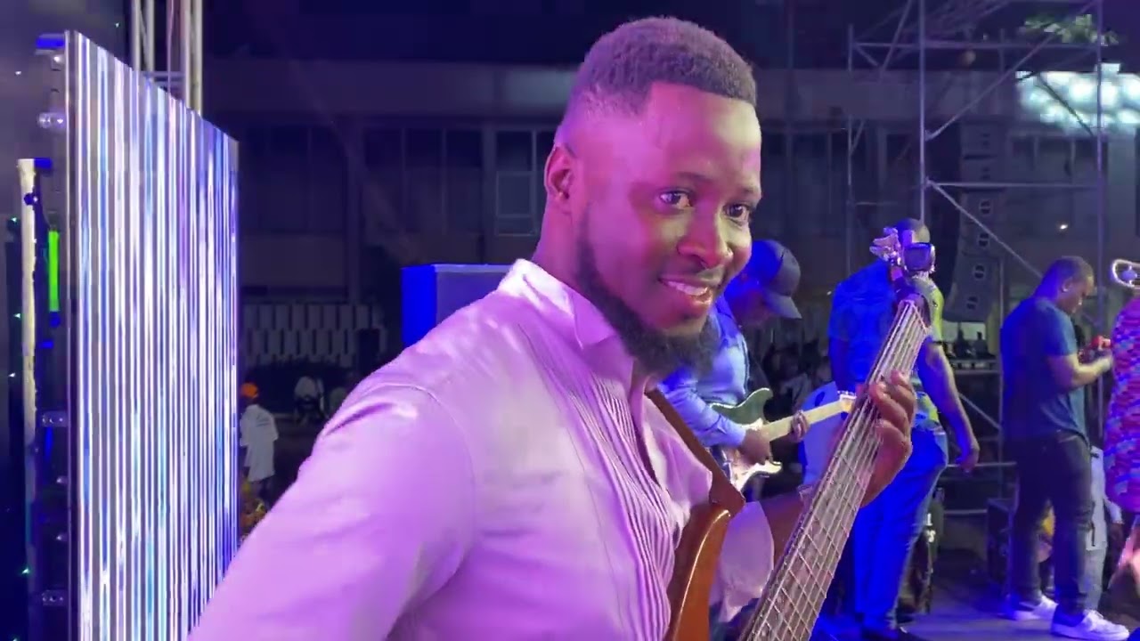 Mawuto TETEY sound of praise at Togo2000