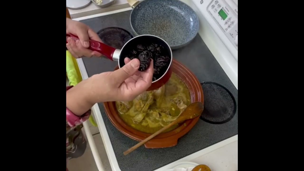 طاجين اللحم بالبرقوق 