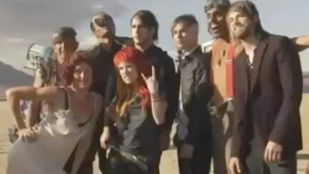 Paramore: crushcrushcrush (Beyond The Video)