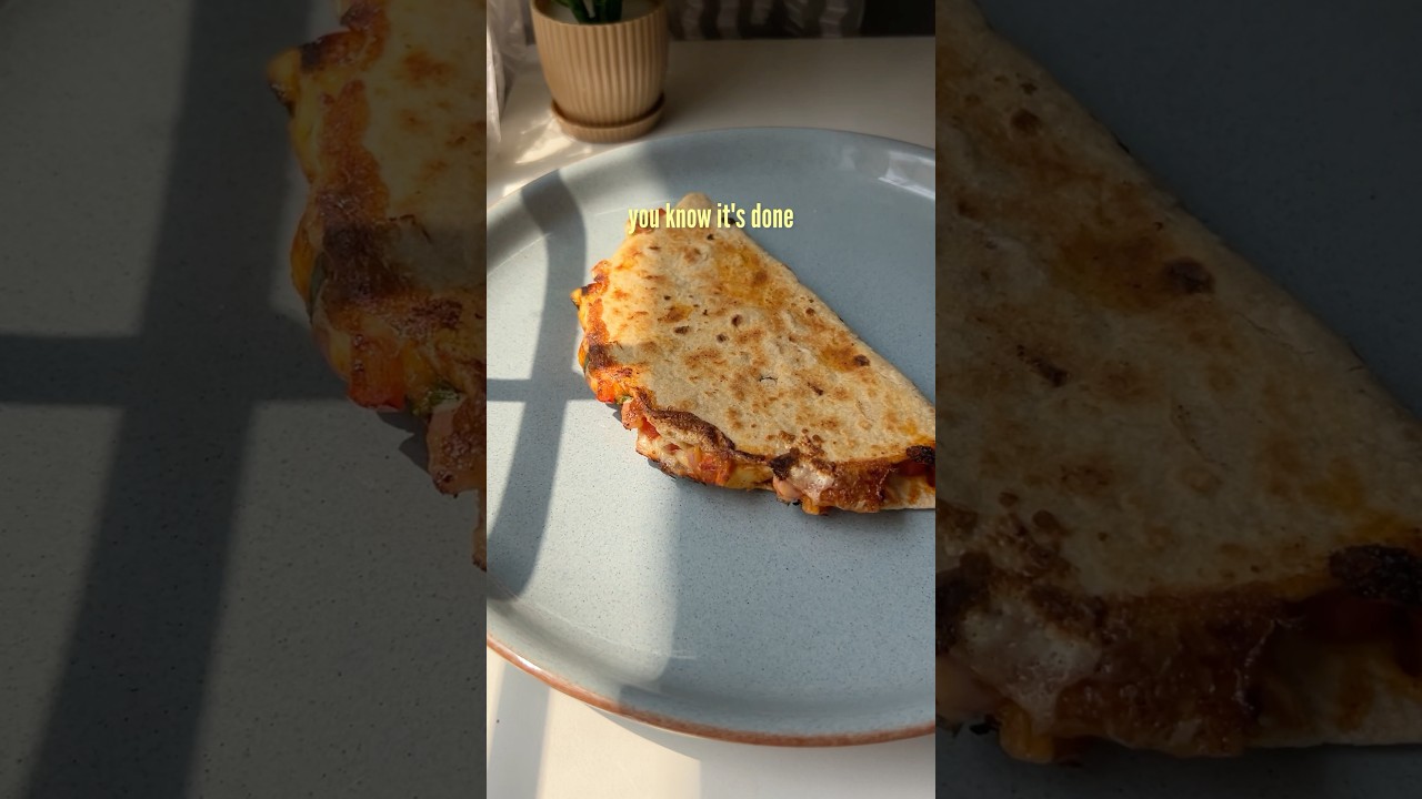 HIGH PROTEIN Cheesy Paneer quesadilla 💪🏼✨#paneer #highprotein #mealideas