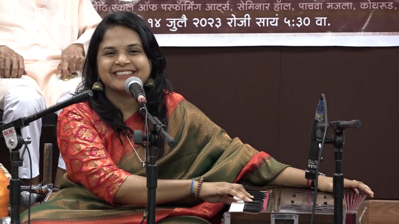 गायत्रीताईच्या मधुर आवाजात...खुपच जबरदस्त चालीत..ओढ वारीची 🙏🏻 साधनात सोपे नाम हे केवळ...