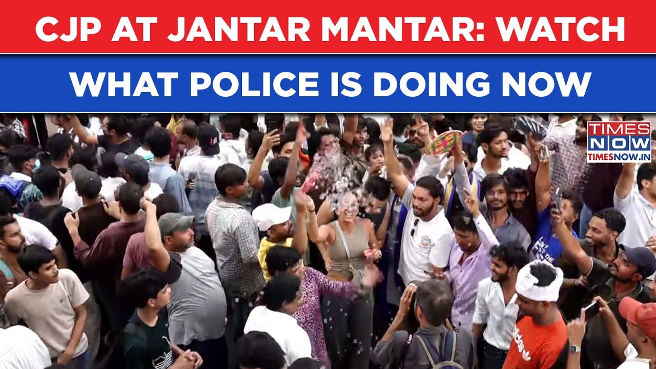 Cockroach Party At Jantar Mantar: Reporter&rsquo;s Cam Shows What Delhi Police Is Doing Now, Celebrations